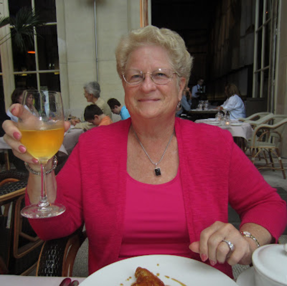 Meet your Posher, Lois
